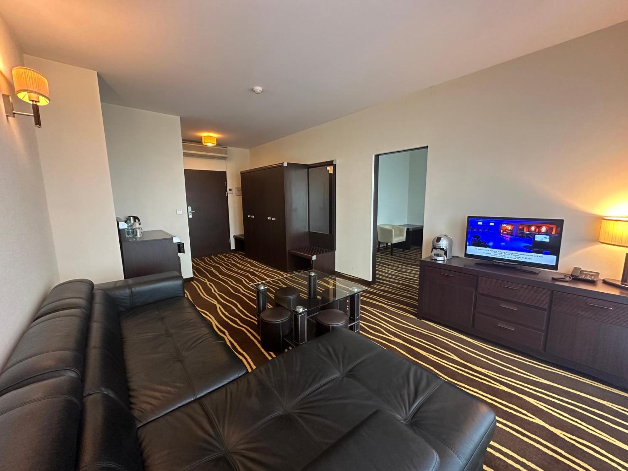 Hotel Business Faltom Gdynia รูเมีย ภายนอก รูปภาพ