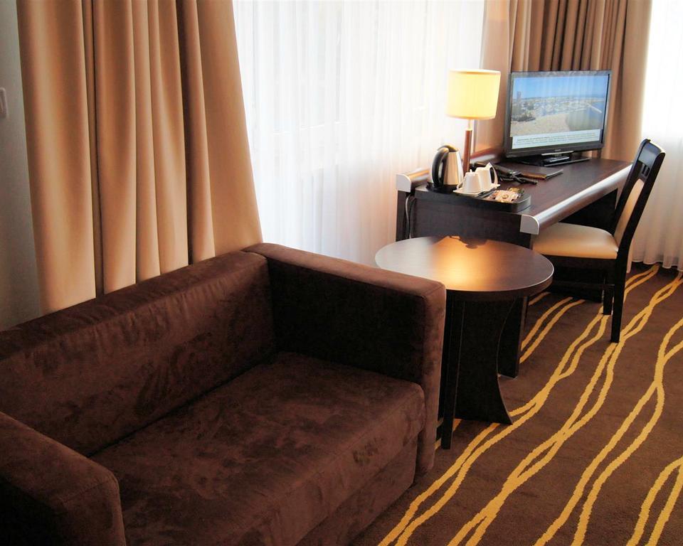 Hotel Business Faltom Gdynia รูเมีย ภายนอก รูปภาพ